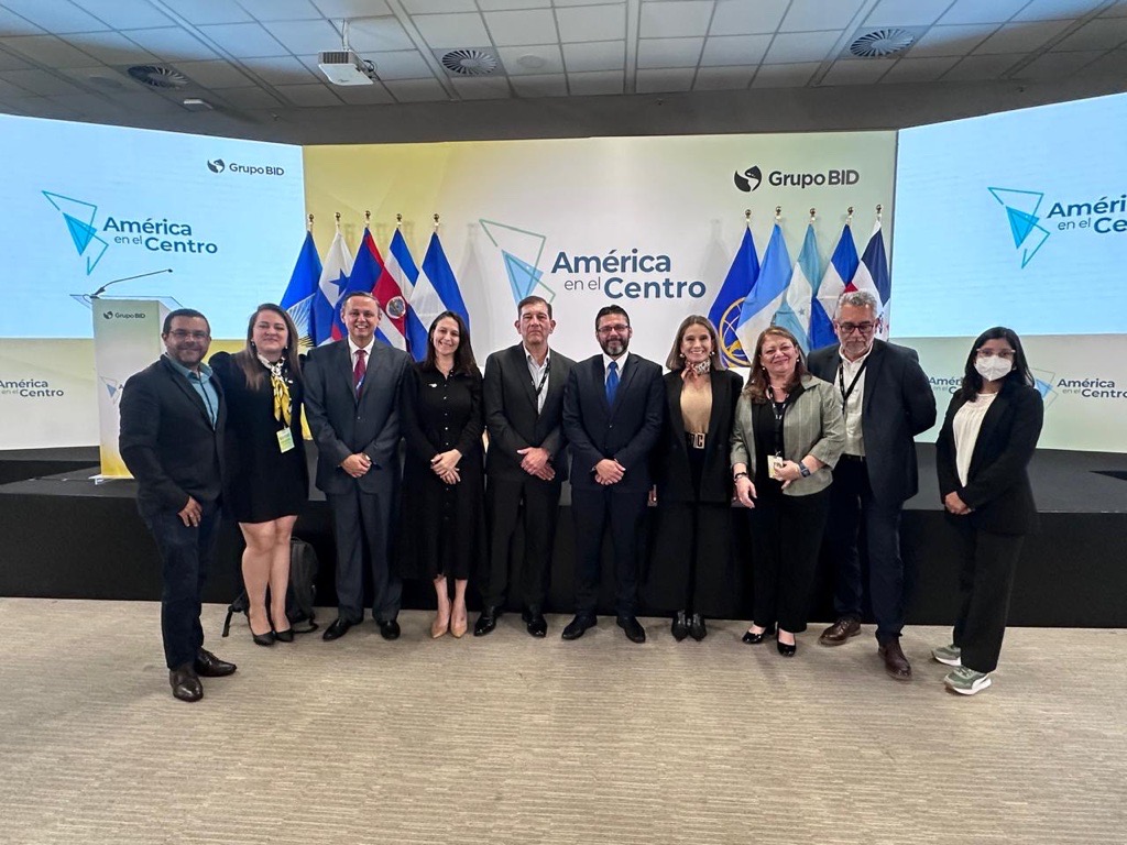 Costa Rica recibe 10 000 becas para formación en habilidades digitales