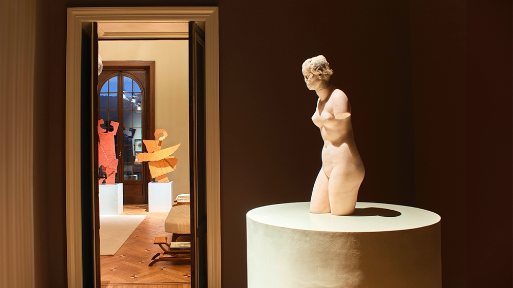 Los nuevos hoteles de lujo ahora permiten a los huéspedes dormir junto a grandes obras de arte