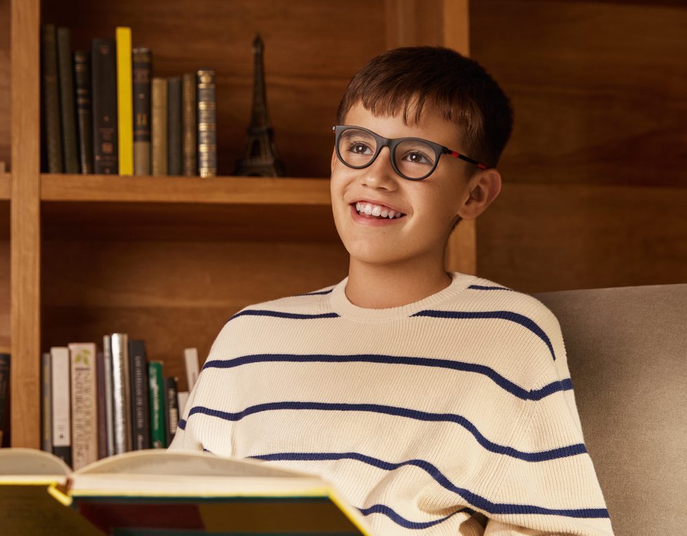 Cuidar la visión hoy es proteger el futuro: La importancia del control de la miopía infantil con la tecnología Stellest