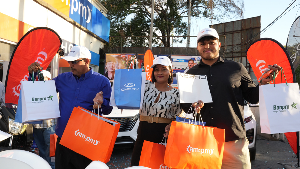 AMPM y sus patrocinadores entregan premios de Navidad 24/7