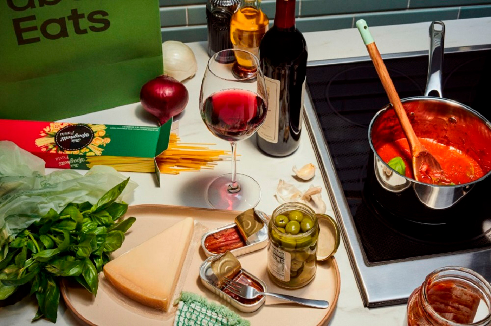 Los regalos tradicionales como flores y chocolates son los más pedidos en Uber Eats para San Valentín