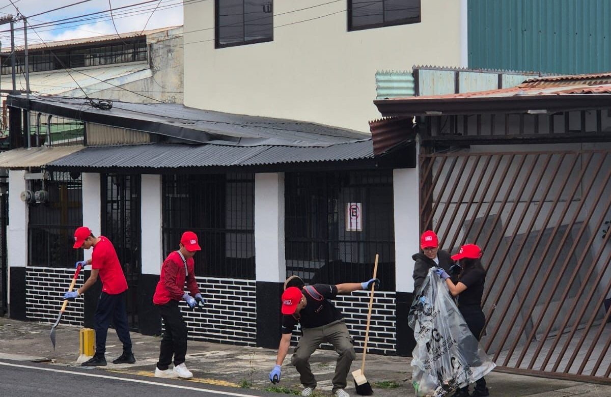 Coca-Cola FEMSA y la Municipalidad de Goicoechea organizan jornada de limpieza comunitaria