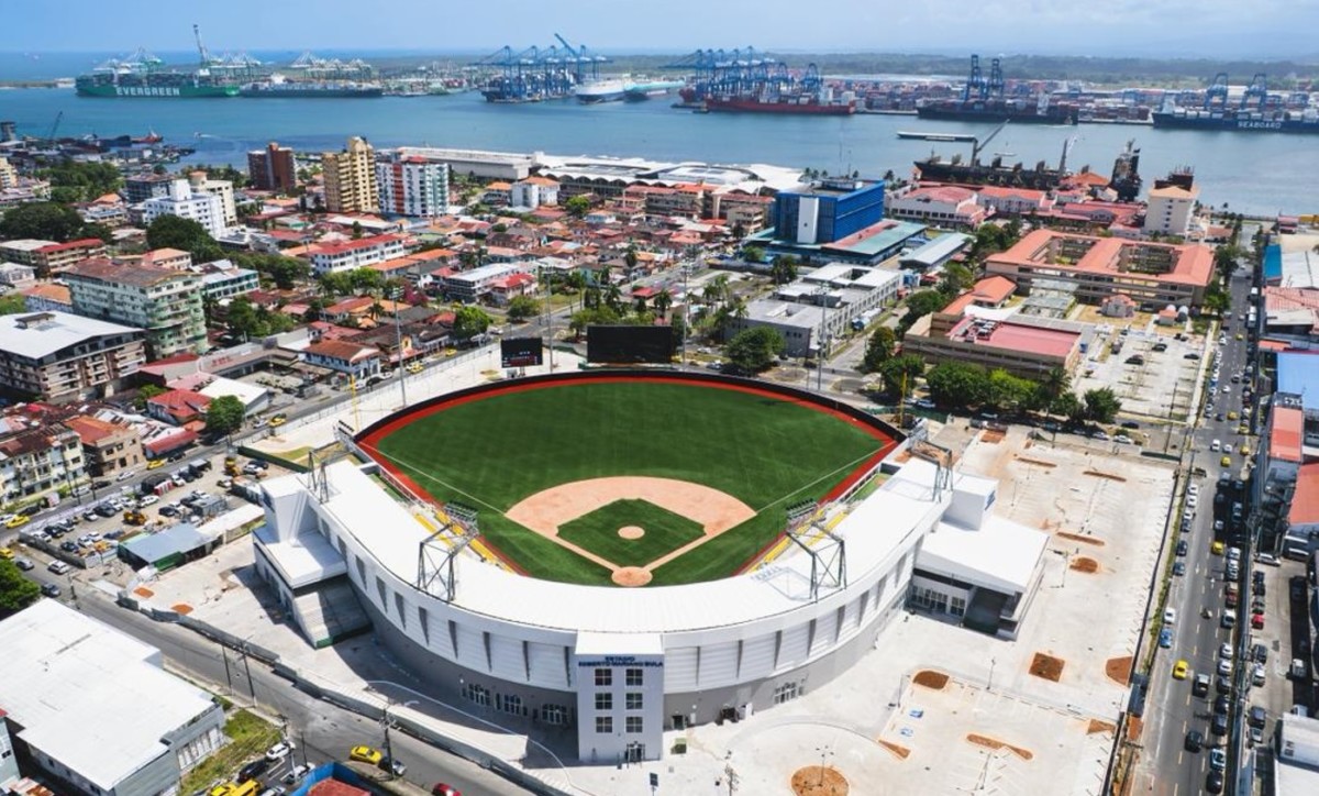 Panamá inaugura estadio de béisbol de US$33,7 millones en Colón