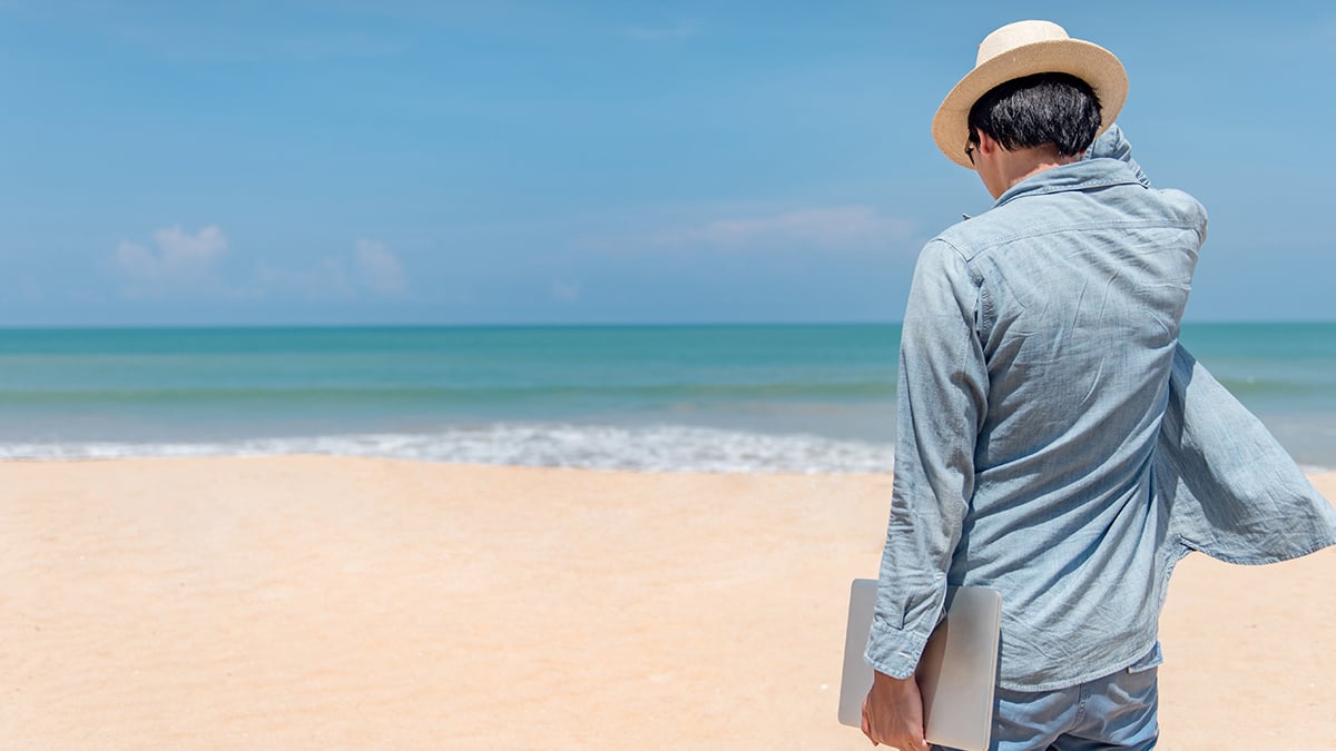 De la mochila al éxito: La anatomía de la laptop nómada ideal