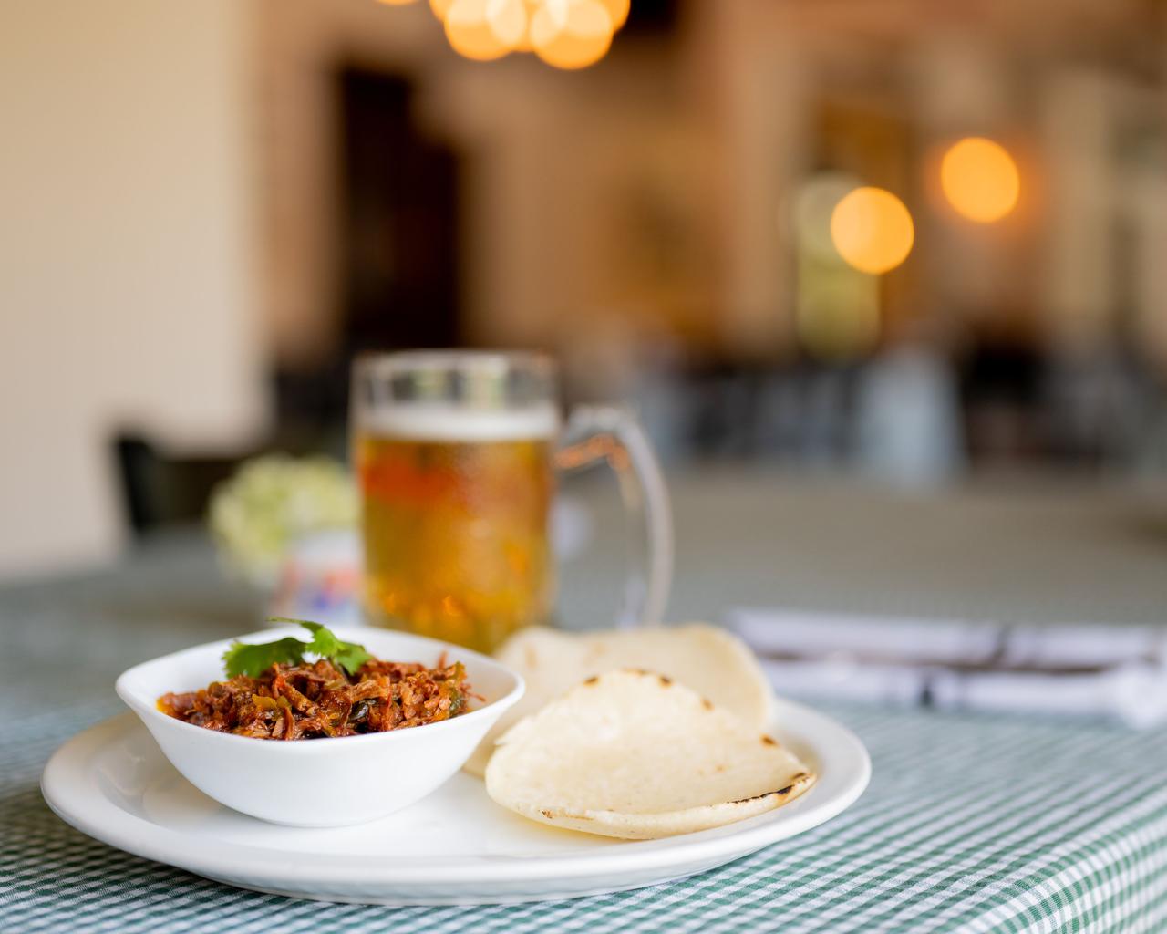 Costa Rica: Chubascos Escazú presenta «Noches de Cantina», una oda a la tradición gastronómica costarricense