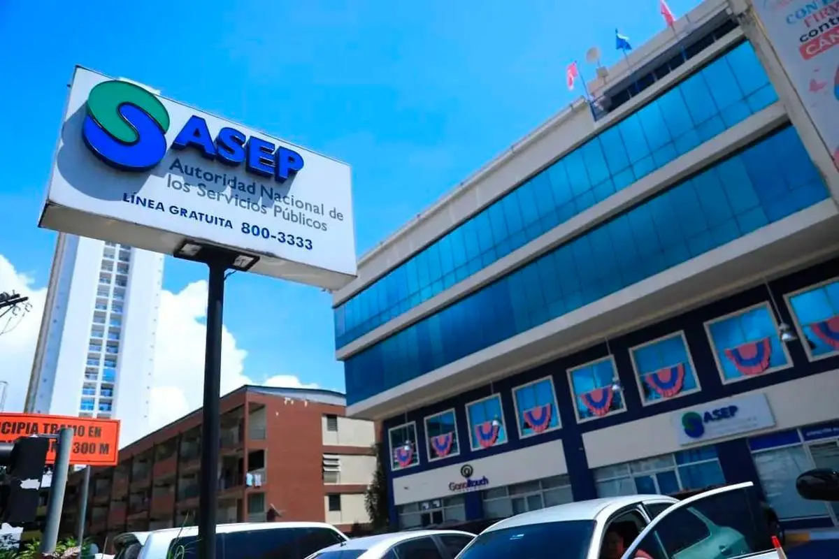 Panamá activará en 2026 licitación para tercer operador móvil y abre vitrina a inversionistas