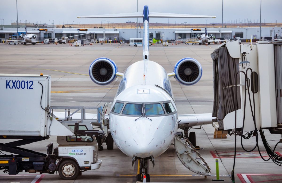 Panamá aprueba acuerdo para reforzar conectividad aérea con Medio Oriente