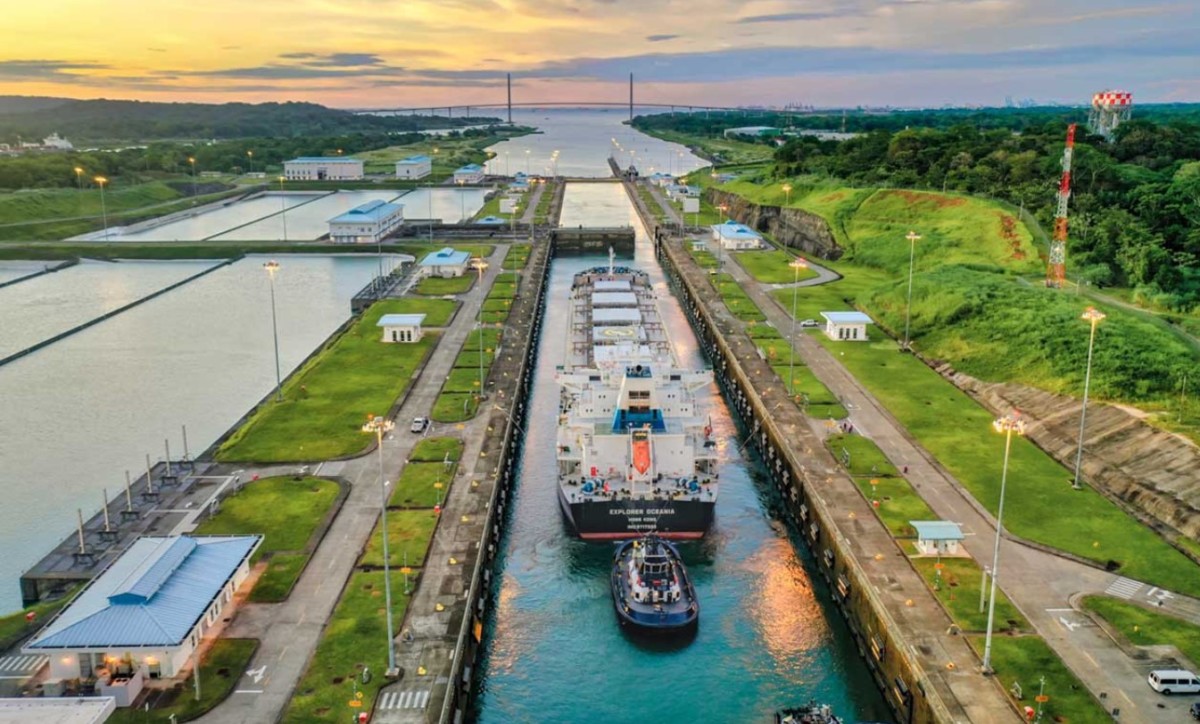 Navieras pagan cifras millonarias por transitar el Canal de Panamá, mientras se estabilizan los precios