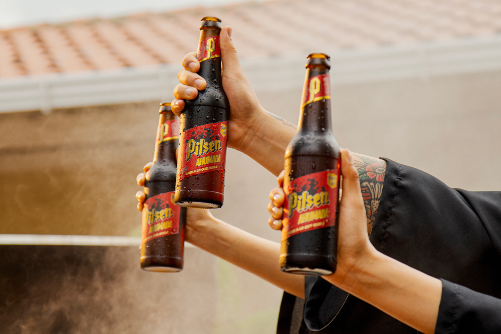Pilsen presenta la nueva Pilsen Ahumada, una cerveza que sabe a lo que huele