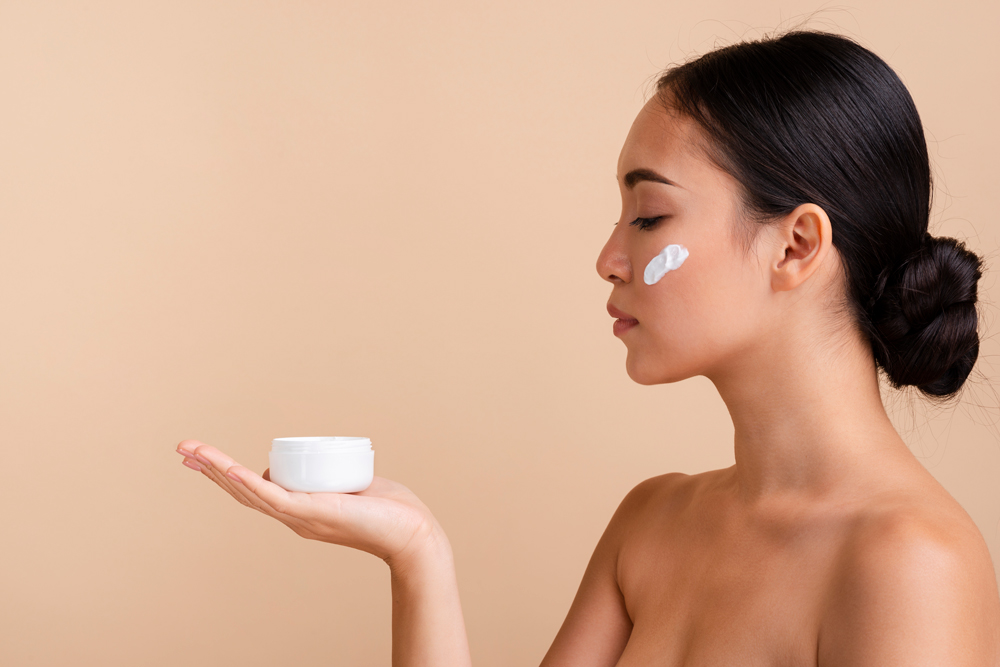 Dermatólogos alertan acerca del «Skin-Burnout» ante obsesión por rutinas de belleza complejas y mezclas de productos sin supervisión técnica
