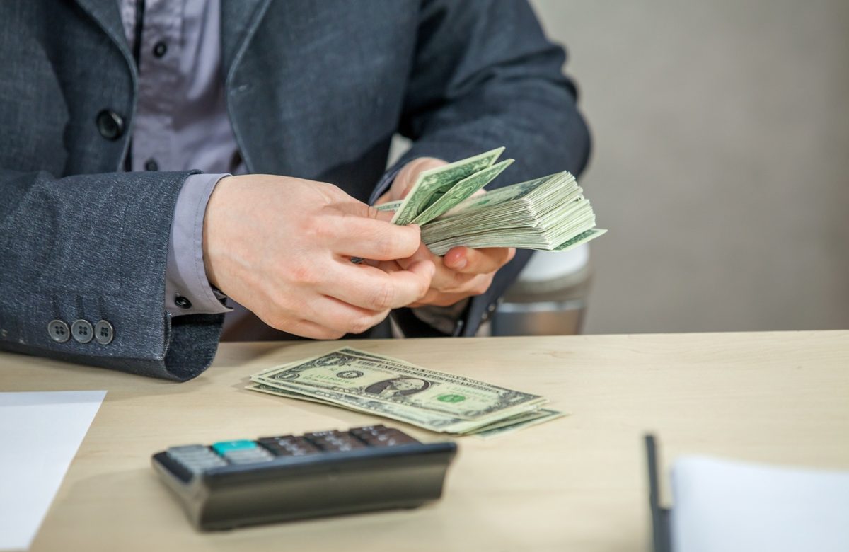 Casi la mitad de los panameños utiliza el décimo de abril como alivio financiero para pagar deudas