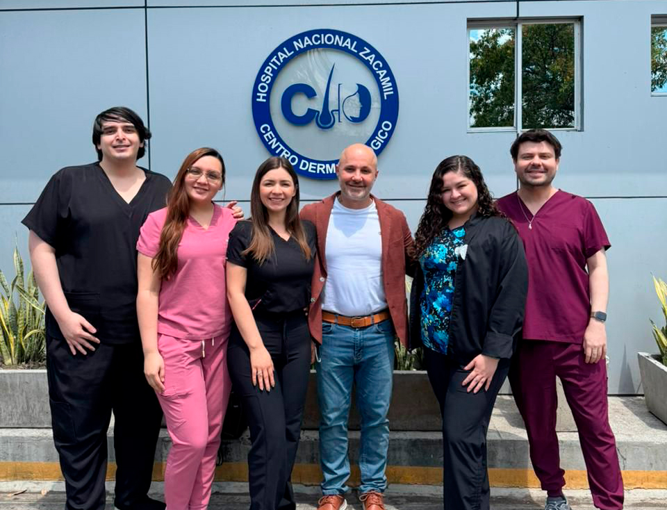 Dermatólogo costarricense lidera transferencia de conocimientos en tecnologías láser para especialistas de El Salvador