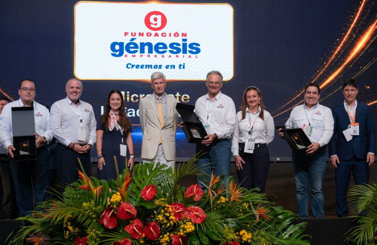 Fundación Génesis Empresarial recibe reconocimiento en los MicroRate Excellence Awards