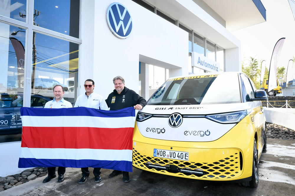 Costa Rica recibe a piloto alemán que busca romper récord mundial en vehículo eléctrico