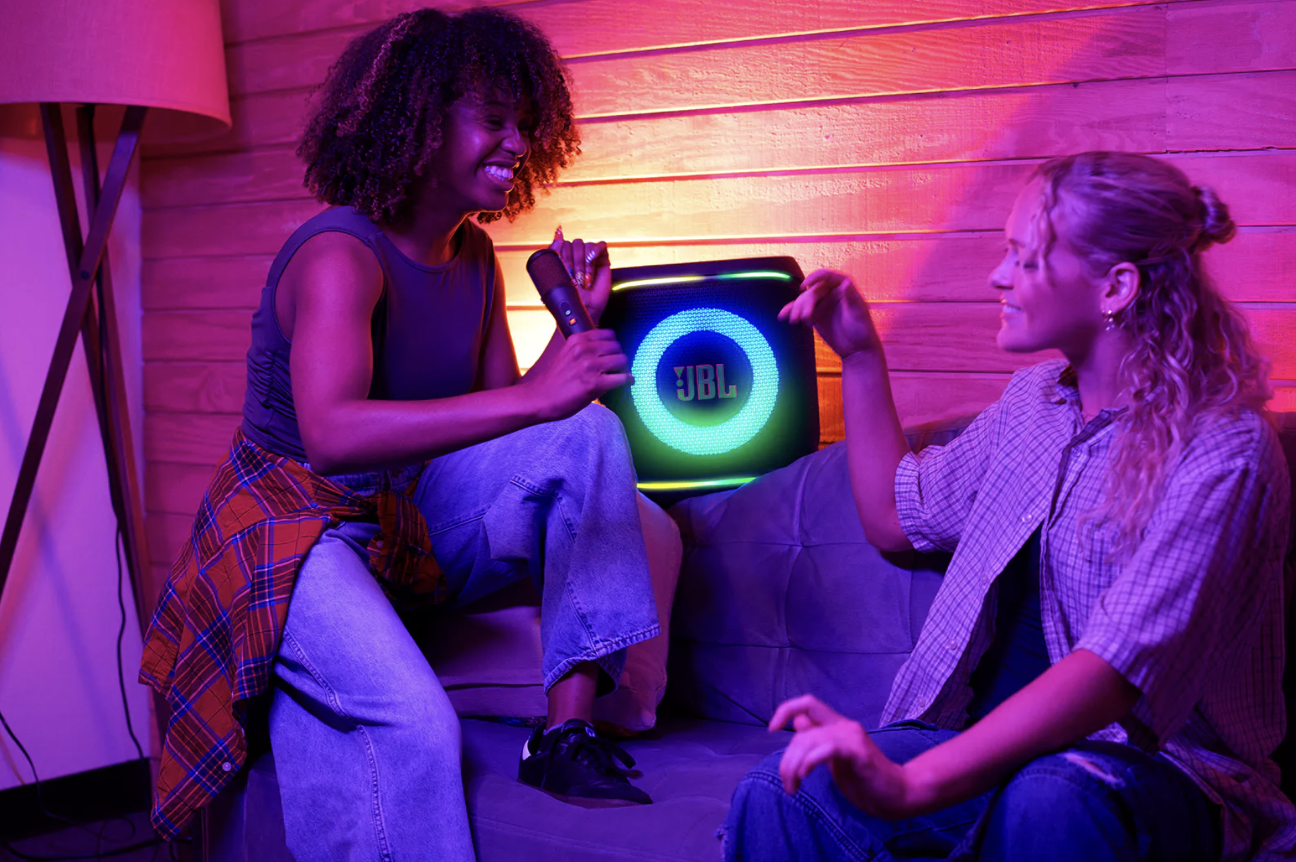 JBL incorpora funciones de inteligencia artificial a su línea PartyBox