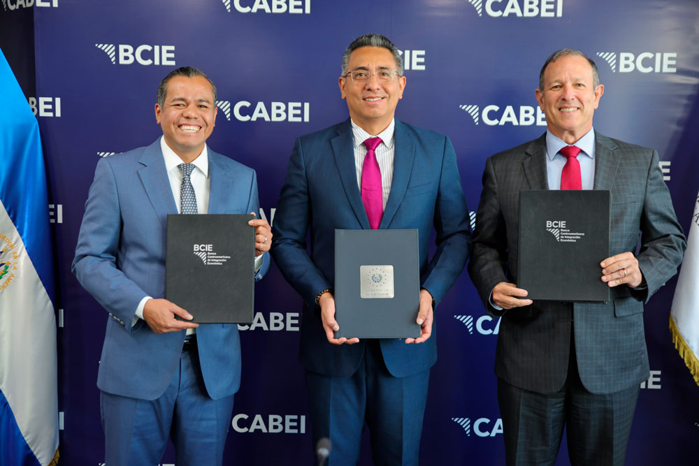 BCIE y El Salvador suscriben convenio por US$155 millones para transformar la infraestructura vial y la movilidad urbana
