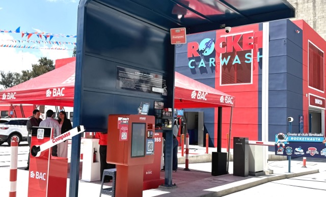 Compass amplía su sistema de pagos automáticos y llega a Rocket Car Wash en Guatemala