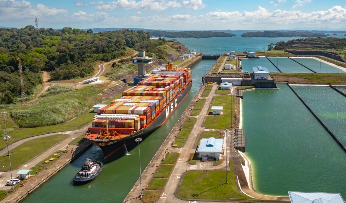 Canal de Panamá fija nuevos ajustes de calado en las esclusas neopanamax