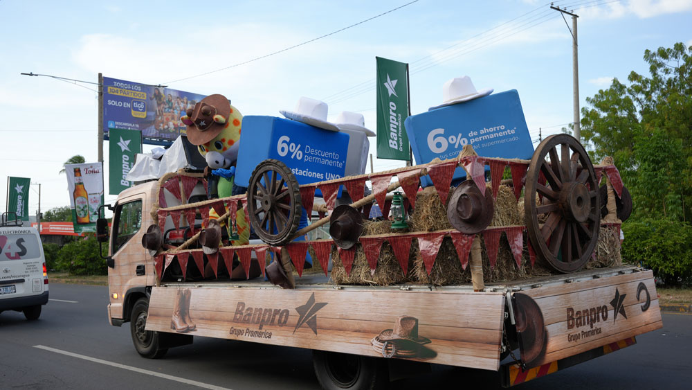 Banpro en desfile de carrozas