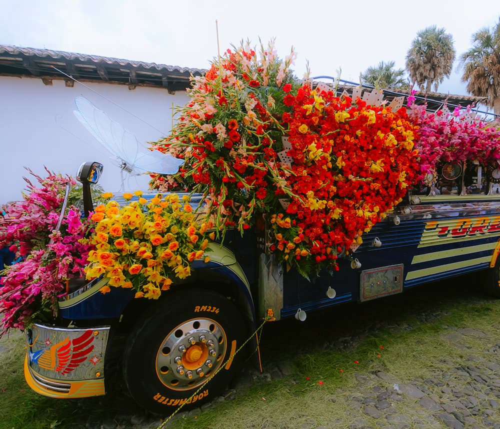 Festival de las Flores celebra una década en Antigua Guatemala y llega por primera vez a Petén