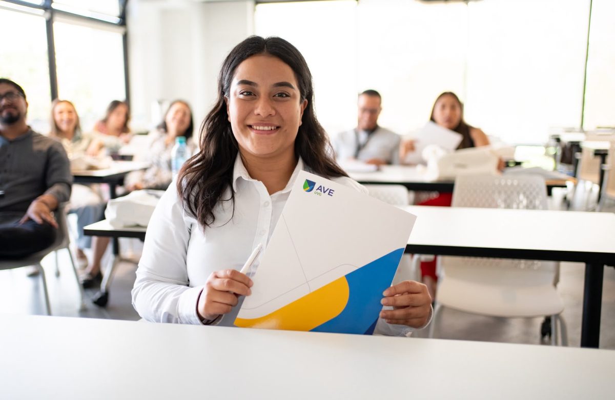 ÍNTEGRO impulsa el desarrollo de sus colaboradores con becas universitarias