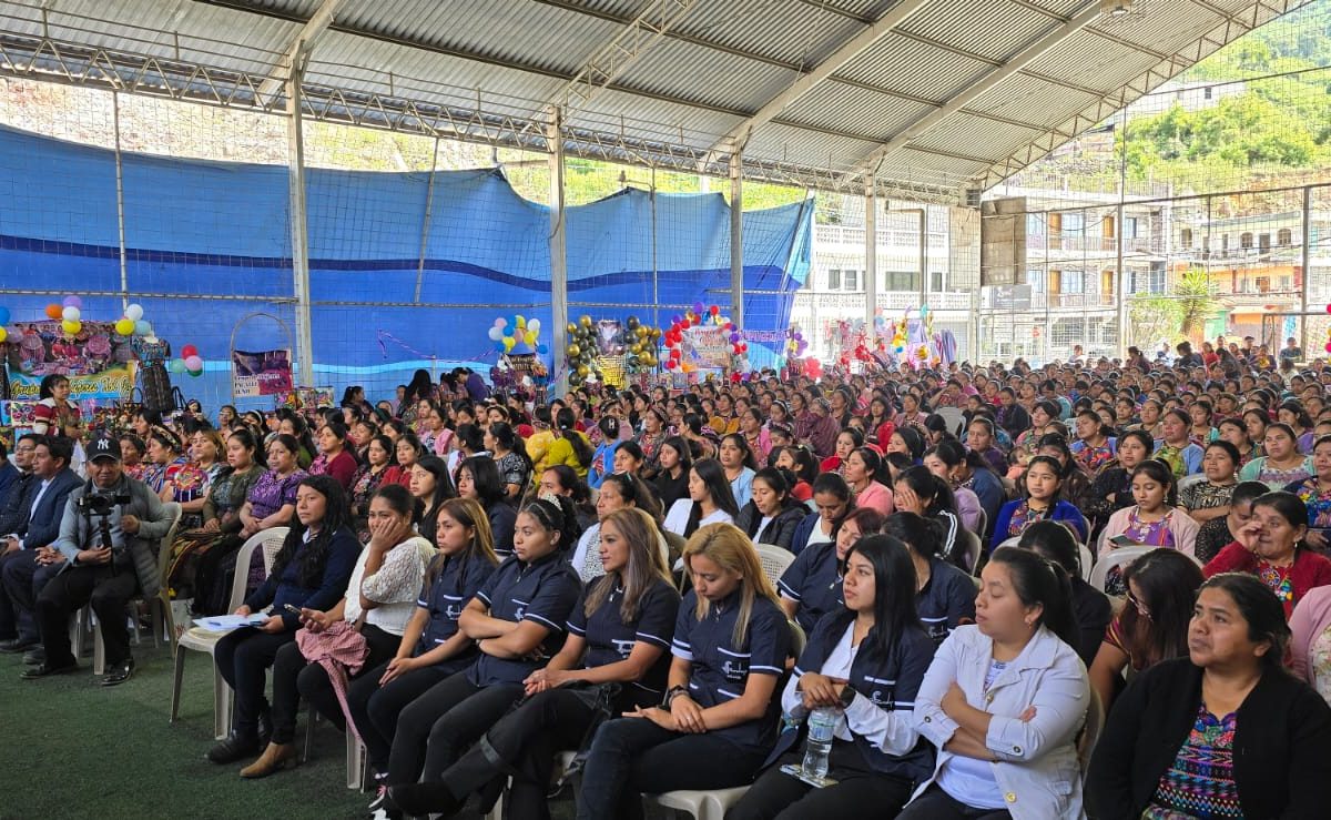 Más de 500 mujeres fortalecen sus habilidades técnicas en Zunil, Guatemala