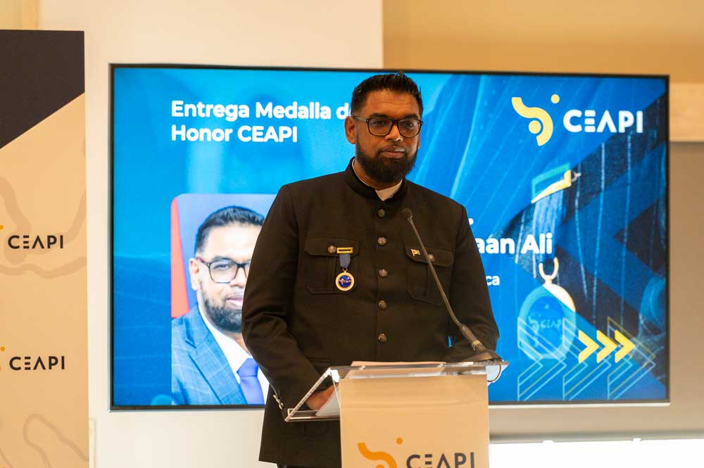 CEAPI entrega su Medalla de Honor al presidente de Guyana, Mohamed Irfaan Ali, y conecta al país con los inversores iberoamericanos