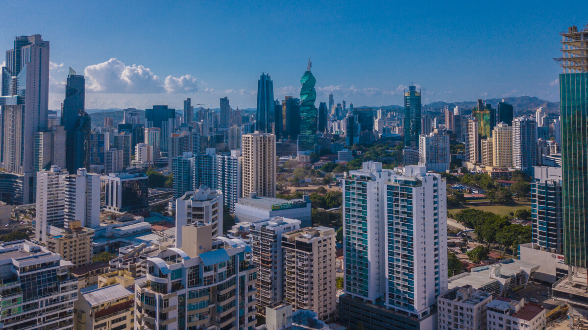 Panamá atrae a grandes bancos de Wall Street tras misión del MEF