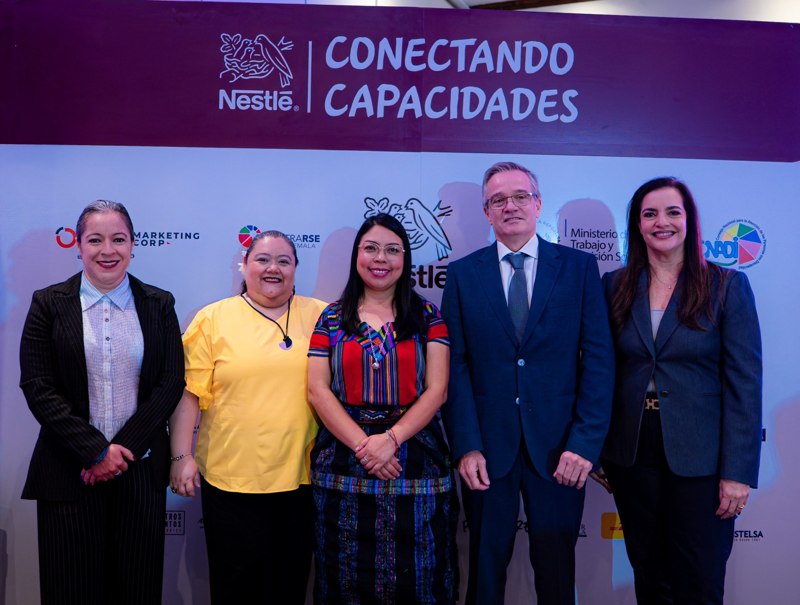 Más de 400 personas participaron en feria de empleo inclusivo en Guatemala