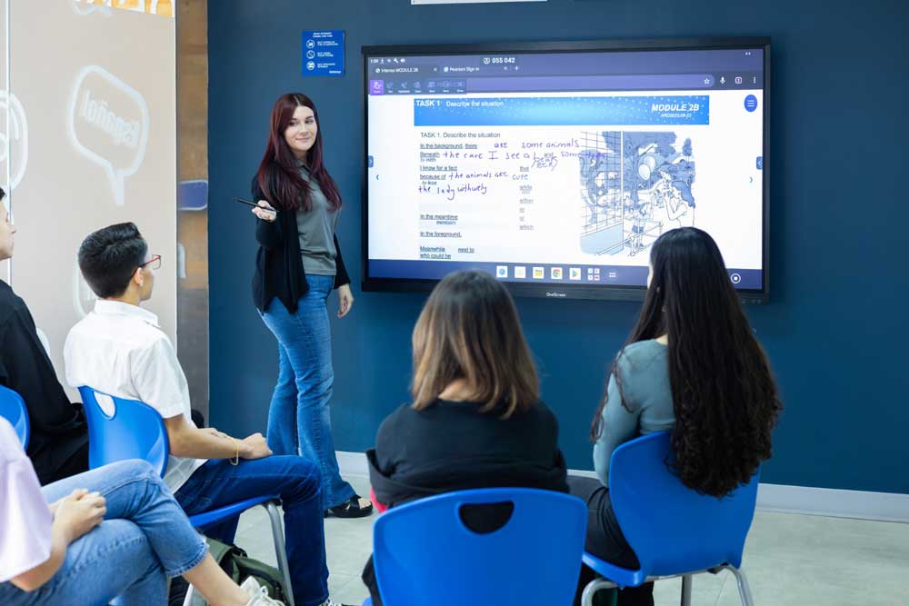 Intensa abre 500 oportunidades de formación en inglés para personas con mayores barreras de acceso al empleo