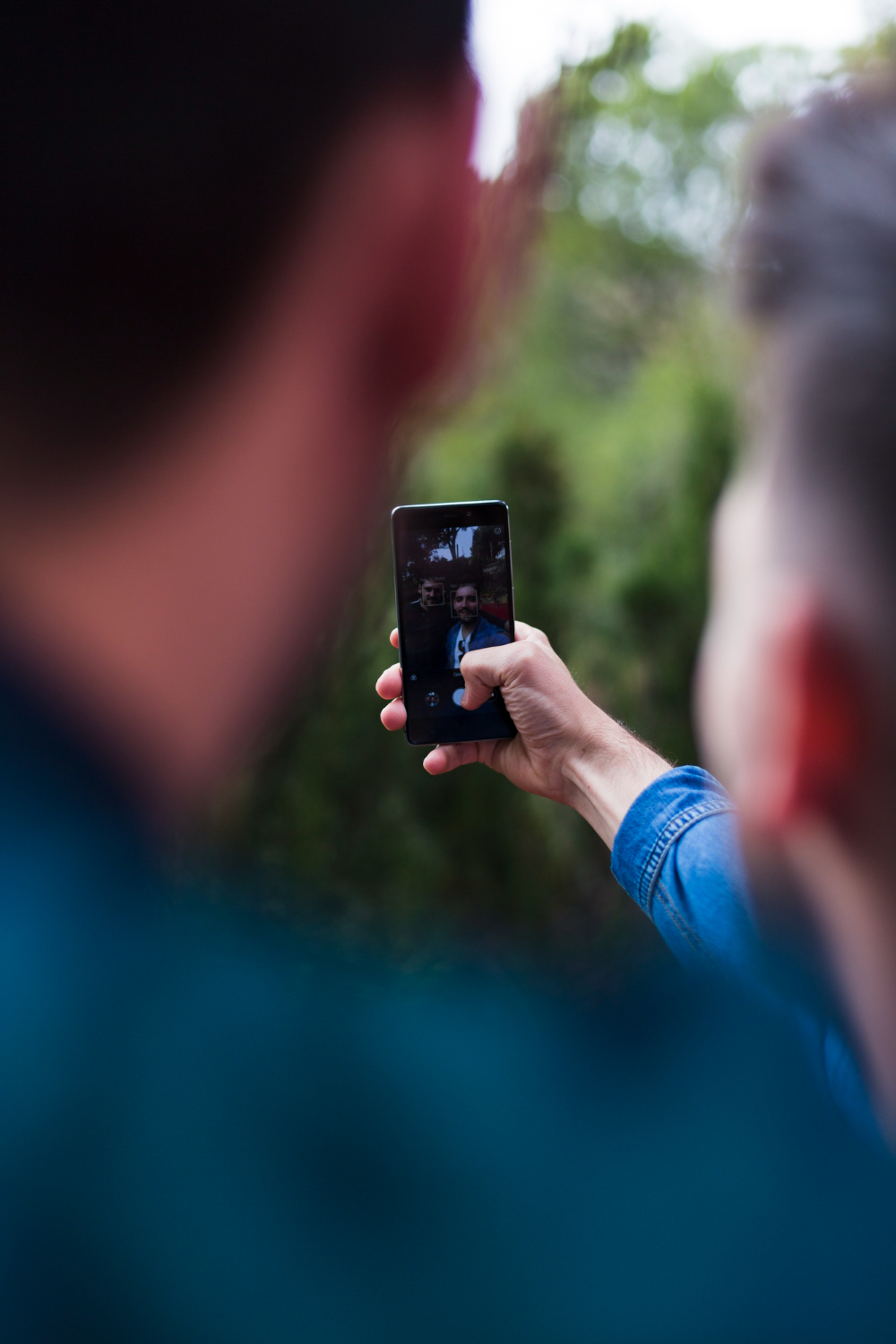 ¿La cámara de su teléfono lo está vigilando?
