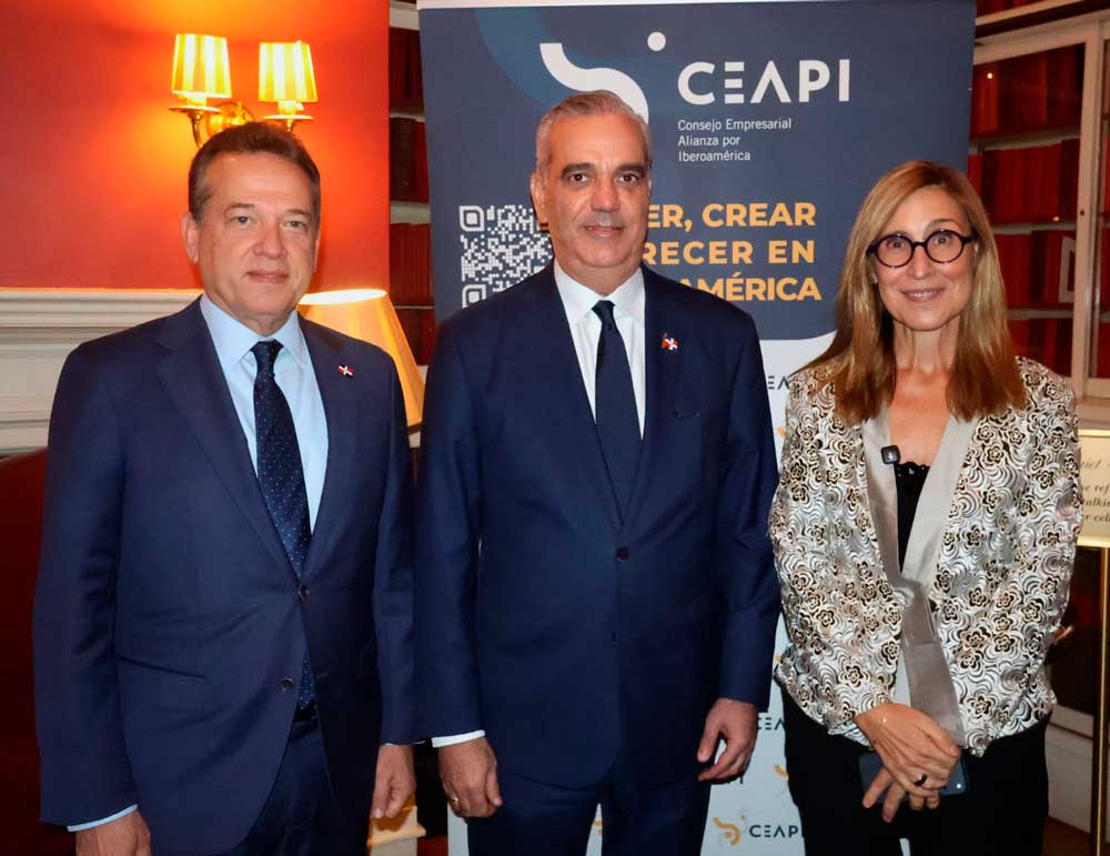 El presidente de República Dominicana, Luis Abinader, habla ante empresarios de CEAPI