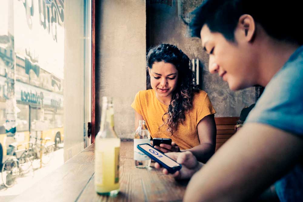 La confianza y la seguridad impulsan la adopción de remesas digitales en América Latina