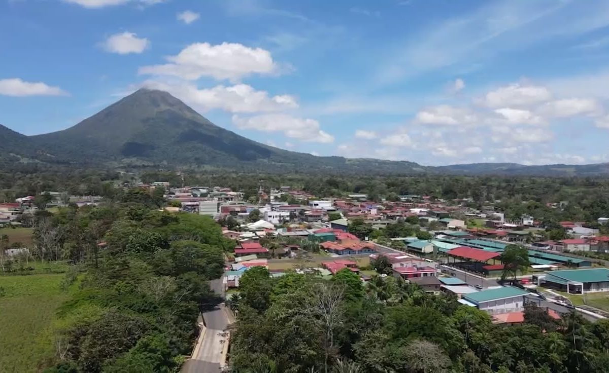 Arenal Fortuna recibe galardón como “Destino Maduro Sostenible” De Iberoamérica