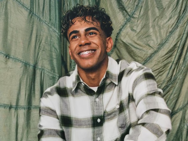 Lamine Yamal debuta en la moda con su primera colección junto a American Eagle