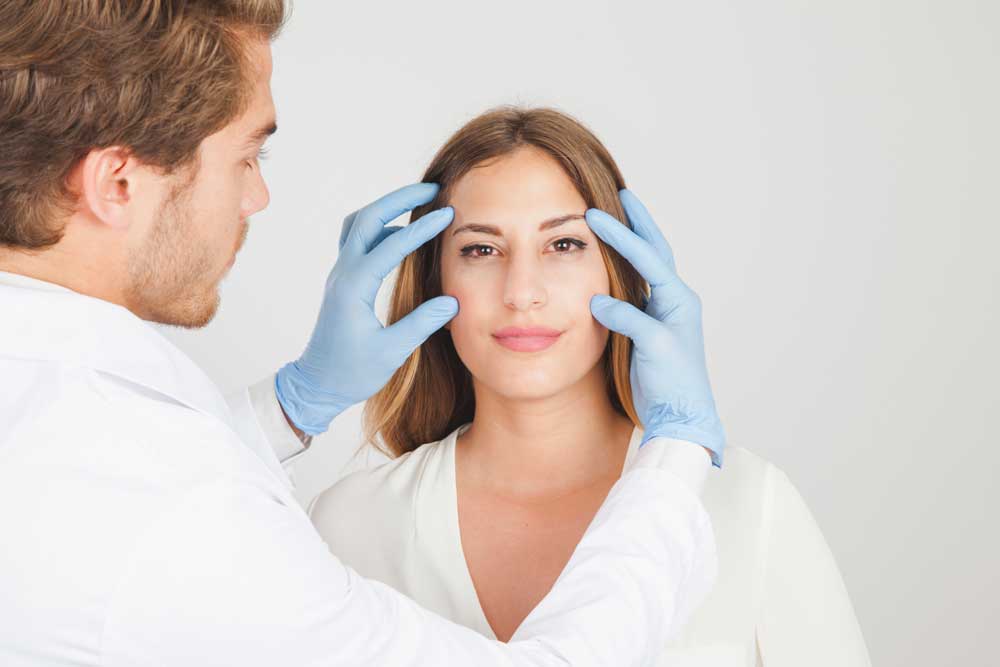 La evaluación dermatológica previa se consolida como pilar fundamental para la salud cutánea