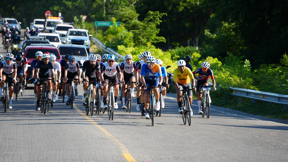 Banpro participa en carrera ciclista