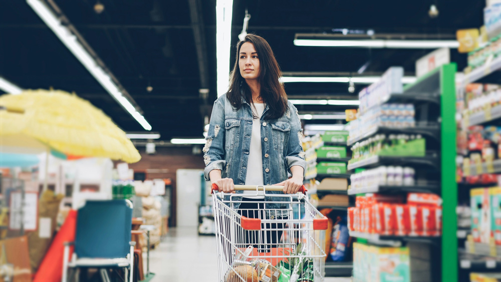 Los consumidores latinoamericanos redefinen el valor, según Consumer Outlook 2027