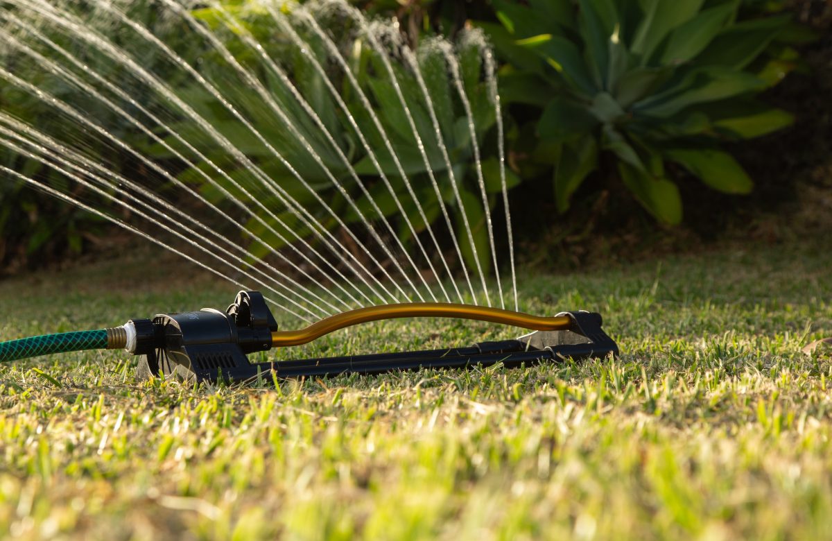 El riego inteligente ayuda a reducir el consumo de agua en los jardines