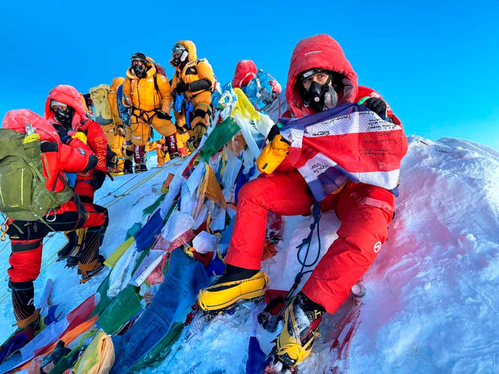 La costarricense Ligia Madrigal busca completar las Siete Cumbres del mundo tras conquistar el Everest